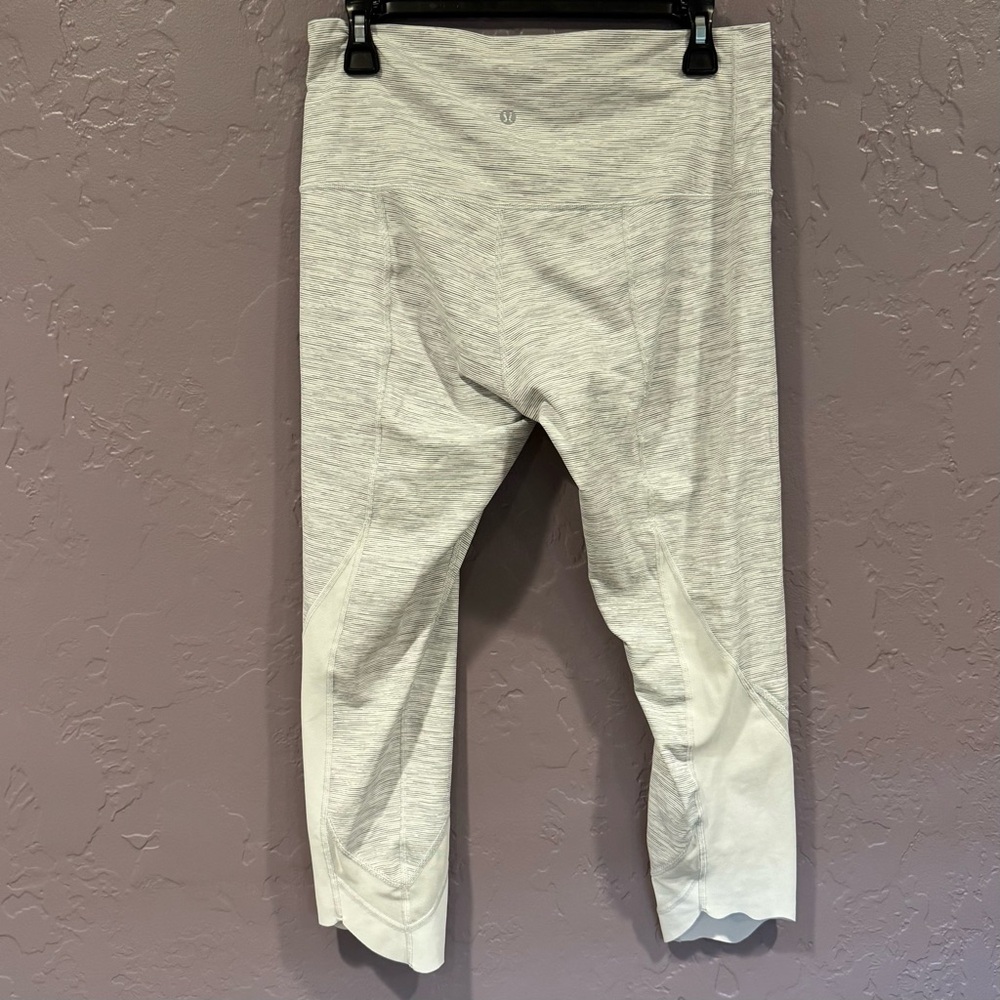 Lululemon Athletica Light Gray Cropped Leggings